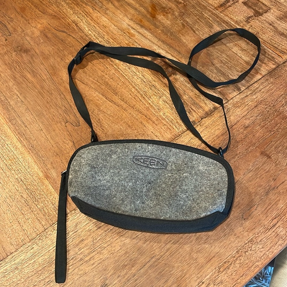 Keen crossbody clutch purse